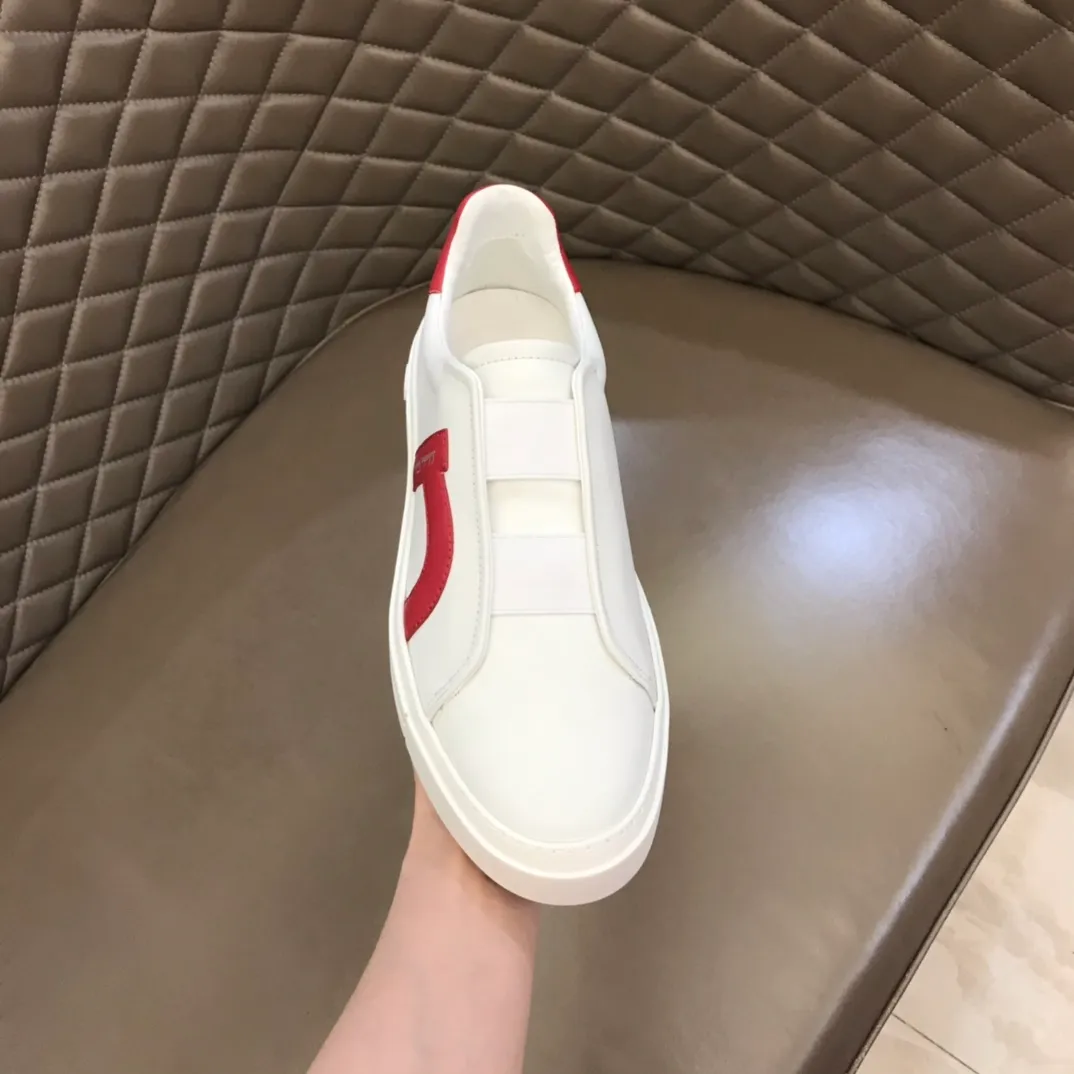 p400【Salvatore Ferraga**】New men's low-top casual shoes! Top-quality cow products, original lasts, made of imported cowhide, first-class texture, first-layer sheepskin lining! Original outsole! The details are exquisite and the style is versatile and upscale! Decorated with a three-dimensional Gancini logo, the back of the tongue and lace-up piping add a pop of color. The high-tech sole features a holographic pattern and Gancini details, making it ideal for a practical yet stylish everyday look. Code number 38-44 (45 can be customized)